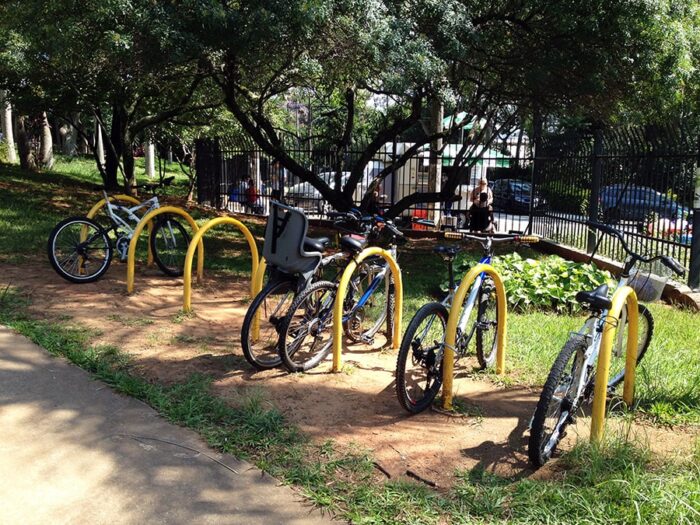 Local para estacionar bicicletas no parque ecológico de vila prudente