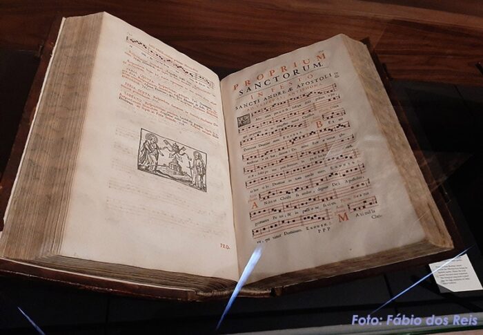 Proprium Sanctorum. Partitura arcaica para canto litúrgico.