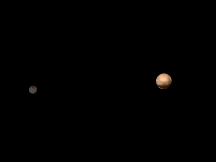 Plutão e Caronte, foto tirada pela New Horizons em 11 de julho de 2015