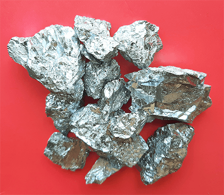 Amostra do metal Cromo. Imagem: Coleção pessoal de elementos químicos de Fábio dos Reis.