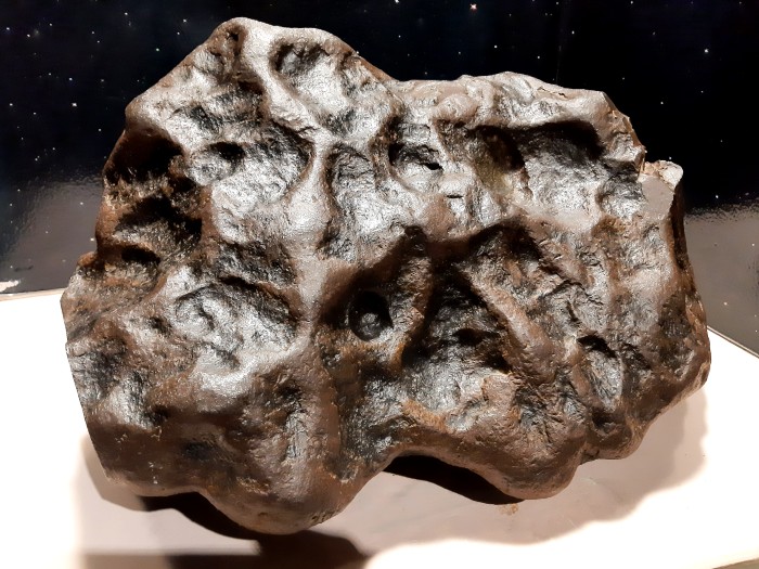 Meteorito Kapper, encontrado por Francisco Moreno em 1896, pesando 114 kg.