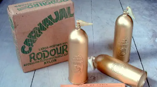 Antigos frascos de lança-perfume